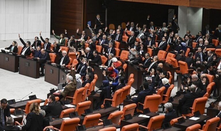 depremle-ilgili-42-yasa-teklifi-cumhur-ittifaki-engeline-takildi-meUIITHR.jpg